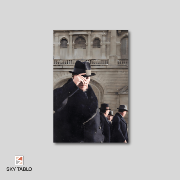Atatürk'ün Şıklığı dikey tablo yakından görünümü