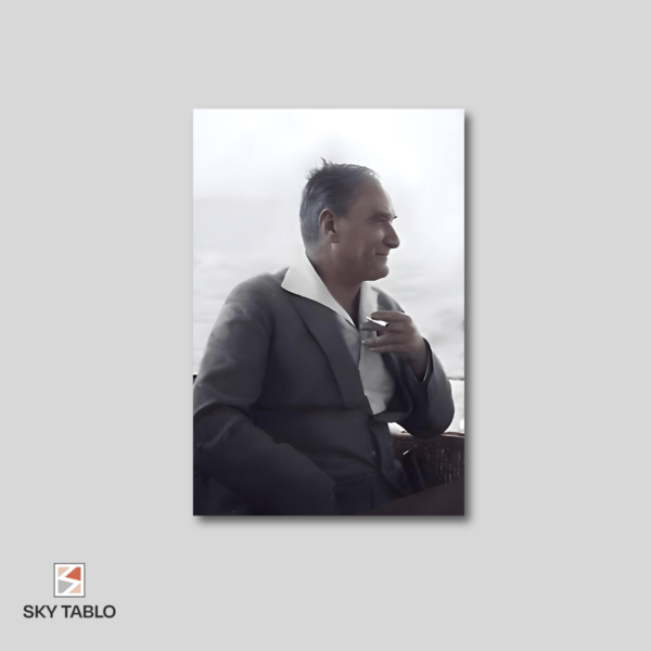 Sisler İçindeki Atatürk dikey tablo yakından görünümü
