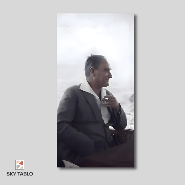 Sisler İçindeki Atatürk uzun dikey tablo yakından görünümü