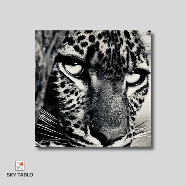 Leoparın Sessizliği kare tablo yakından görünümü