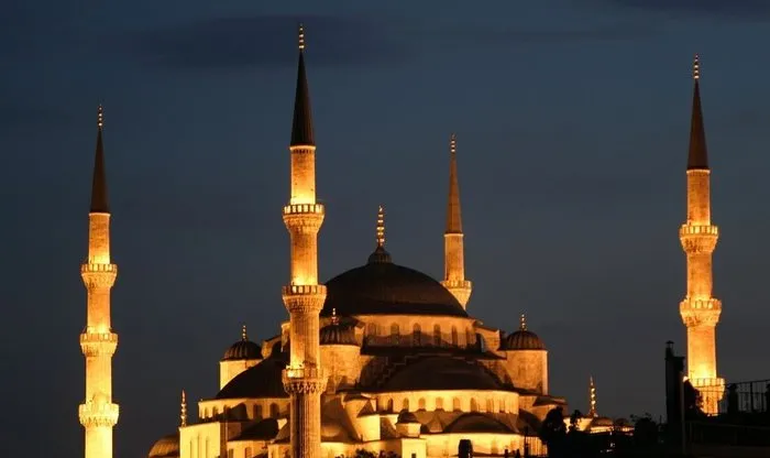 Kadir Gecesi İçin Anlamlı Mesajlar ve Tablo Önerileri