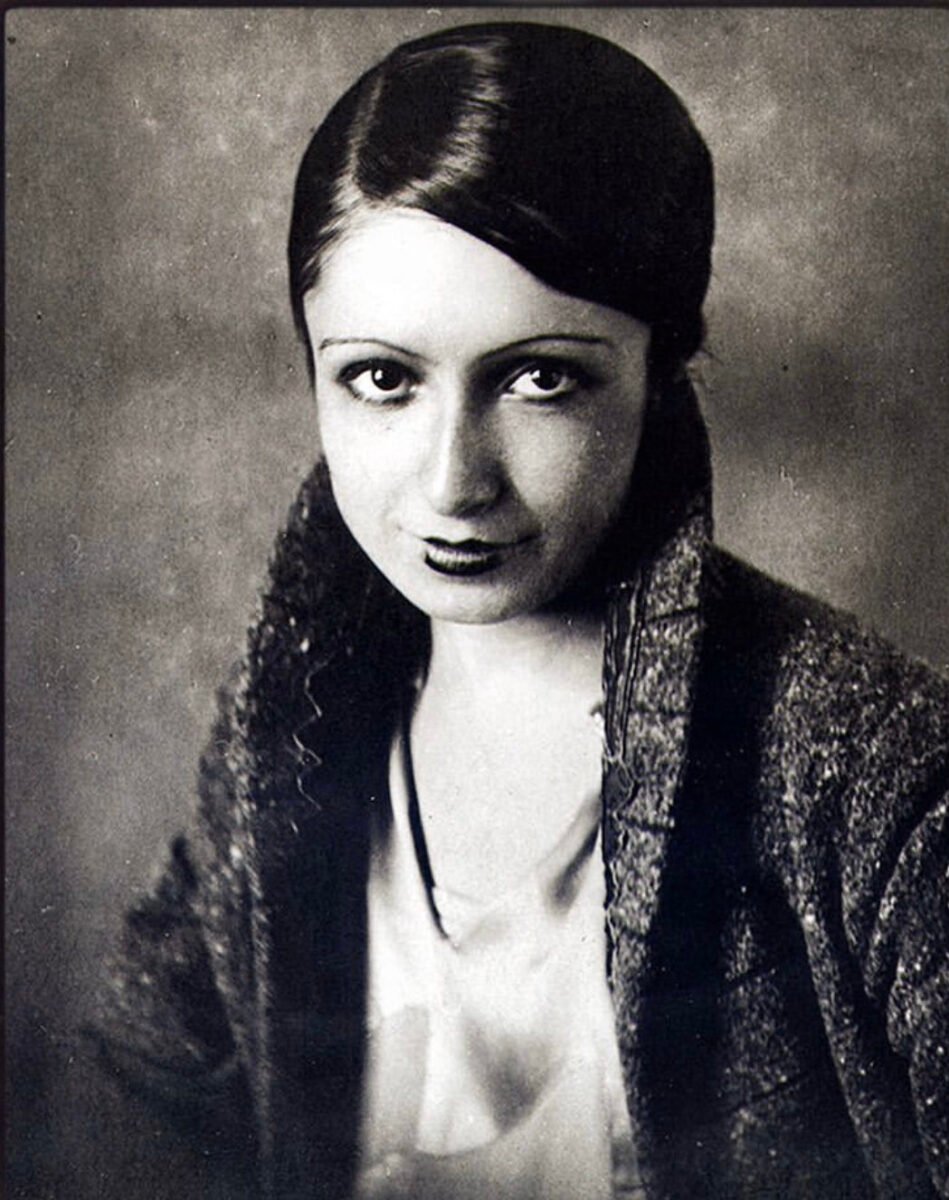 Hale Asaf Hayatı, Sanatı ve Ünlü Eserleri Hale Asaf Hayatı, Sanatı ve Ünlü Eserleri