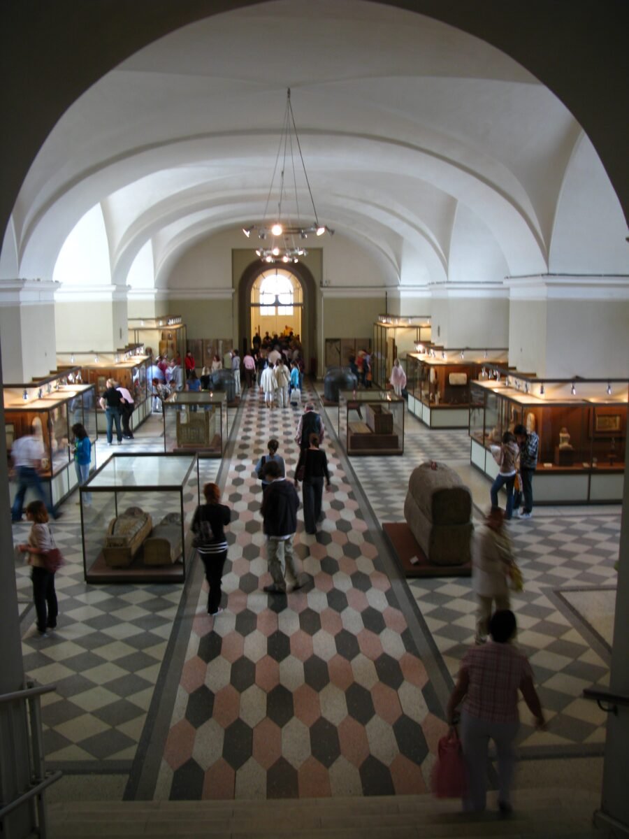 St. Petersburg Hermitage Müzesi Rehberi: Kışlık Saray ve Sanat Hazineleri